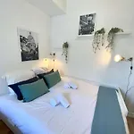 New 468 Suite Eddy - Cosy Apartment Paris Center
